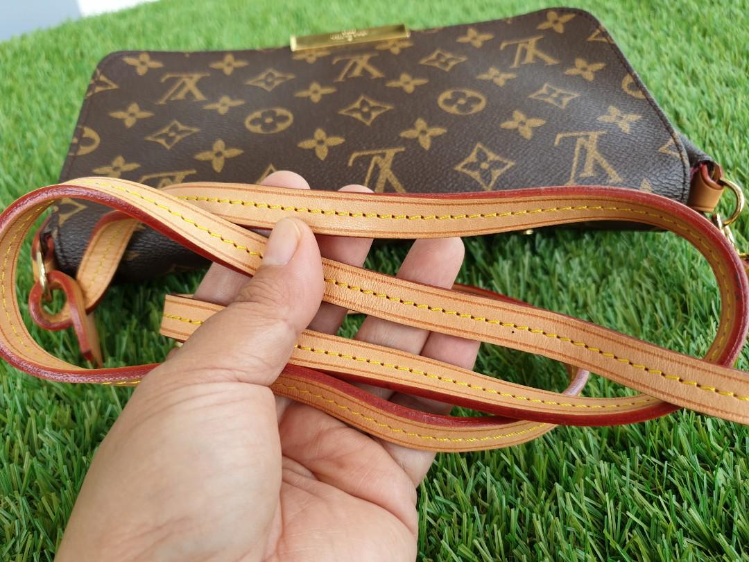 15922 - P2,800 Louis Vuitton Monogram Favorite 25cm Sling Bag