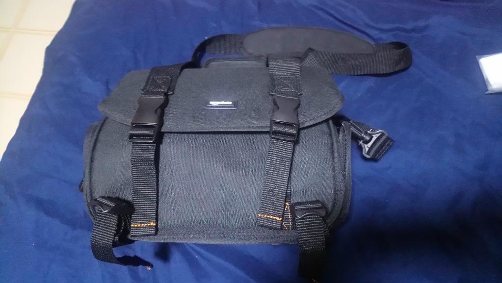 amazonbasics large dslr gadget bag