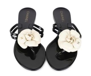 (Category: ) located in . Submitted by fashionistaqueen (Listing ID 1032165836, Image 1). Description: .