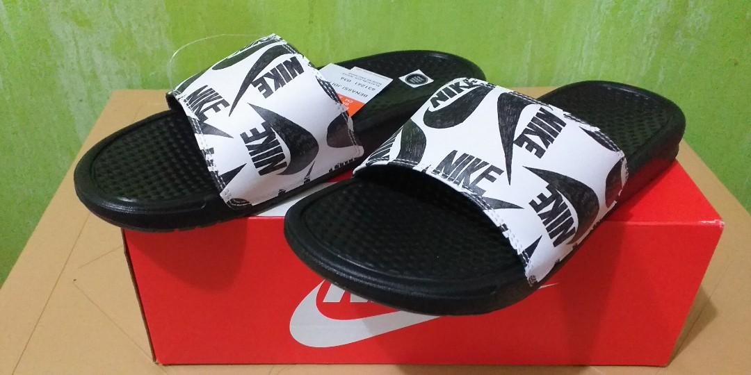 nike benassi slides near me