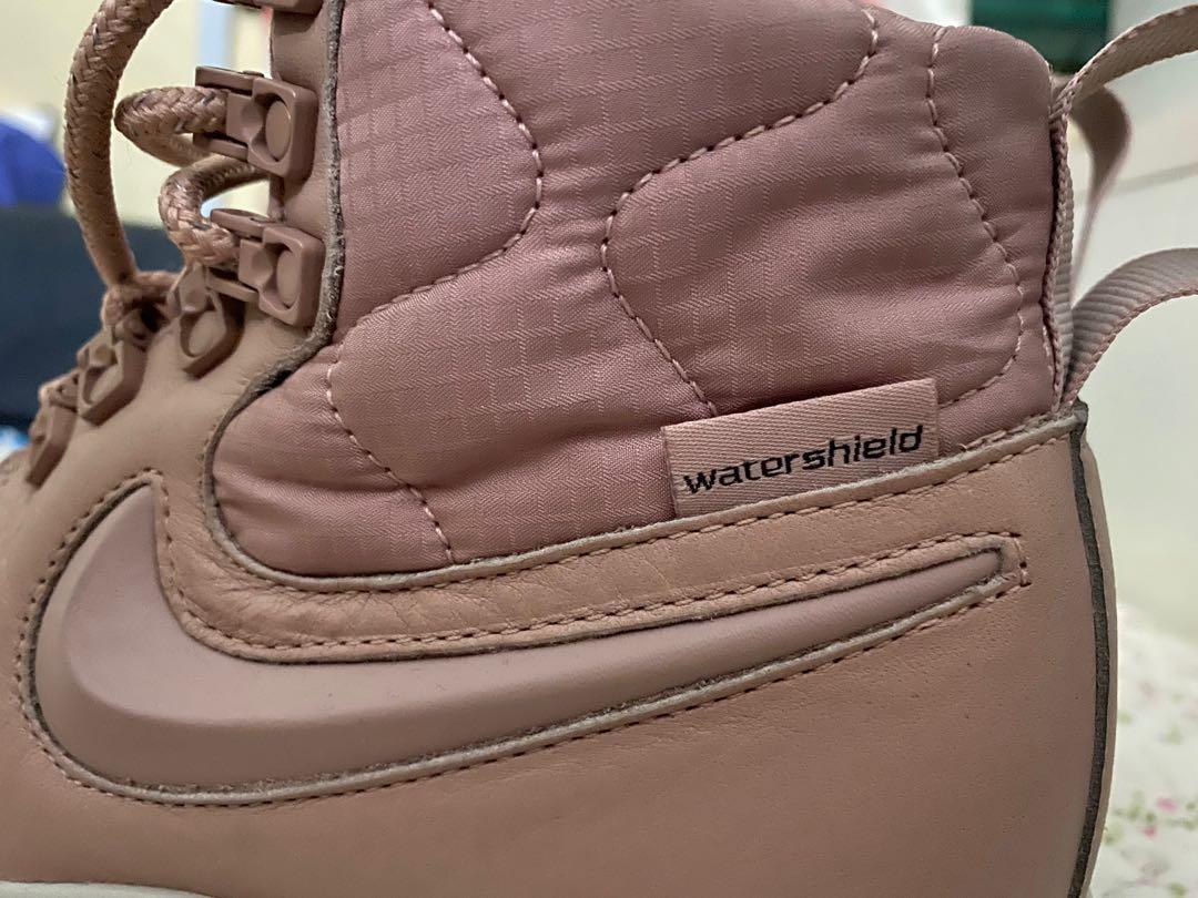 Nike store womens duckboot