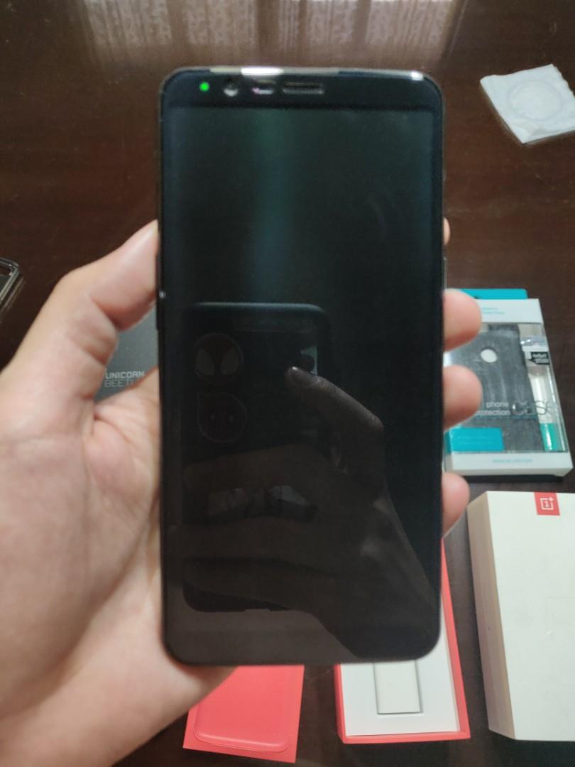 OnePlus 5T 6gb/64gb (Category: Android Others) located in Quezon City. Submitted by romecarag (Listing ID 1032186643, Image 3). Description: Selling my pre-loved OnePlus 5T. Used but not abused. Smoothness: 98% Tempered since day 1 With installed carbon fiber skin protector at the back With 5 free cases, tempered glass and additional carbon fiber skin protector RFS: extra phone and need funds If interested just text me: 0 9 1 6 4 8 1 6 7 5 5 Meet