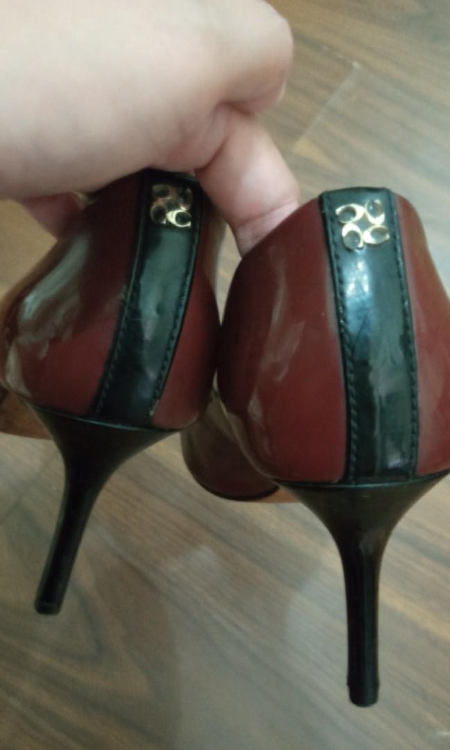Original Coach Heels Neena ITL (Category: Sneakers & Footwear) located in Quezon City. Submitted by bebenico (Listing ID 1032159389, Image 3). Description: Preloved but well loved, classy, original coach heels perfect for work, meetings and special gathering little to no damage.