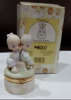 (Category: ) located in . Submitted by shop_along (Listing ID 1032286948, Image 1). Description: .