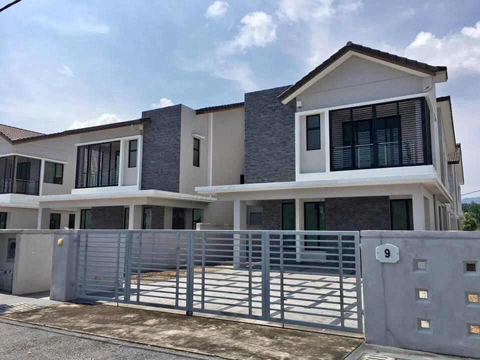 Rumah Teras Baloi Gila Super Big House Salary 4k Buy Your Dream House Property For Sale On Carousell