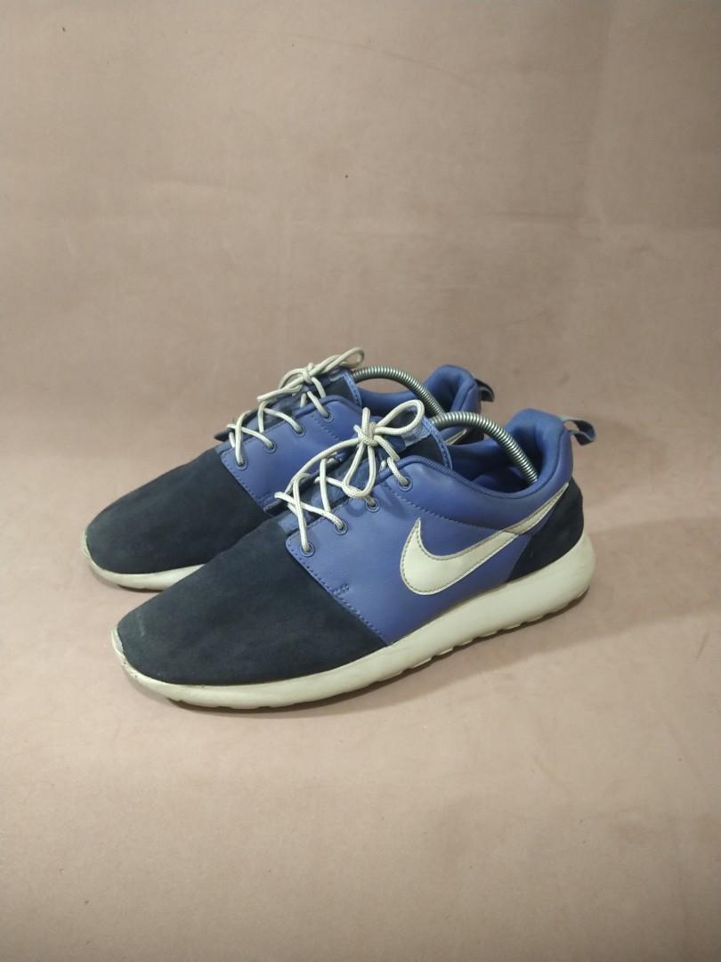 Sepatu Nike roshe run Suede blue ORI 44, Fesyen Pria, , Sneakers di Carousell