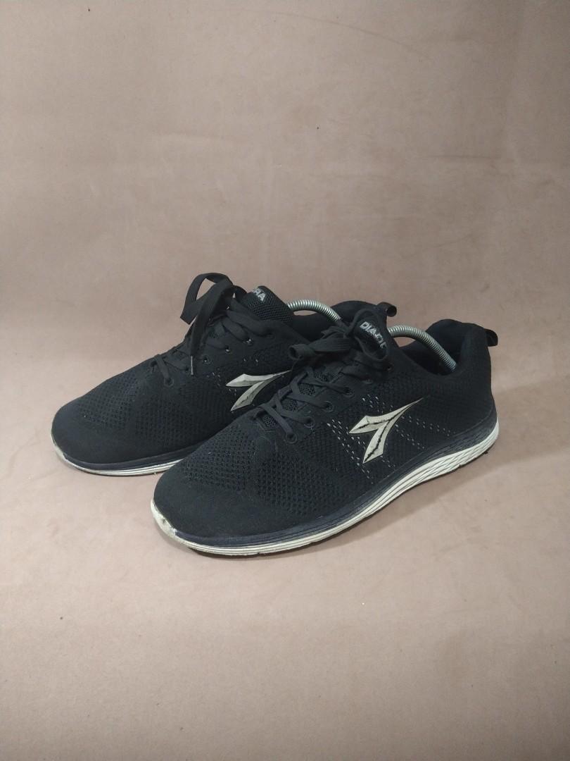Sepatu running diadora black ORI 44 Fesyen Pria Sepatu