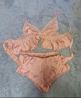 (Category: ) located in . Submitted by meimeixxd (Listing ID 1032156542, Image 1). Description: .