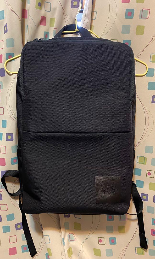 The north face shuttle daypack slim, 男裝, 袋, 背包- Carousell