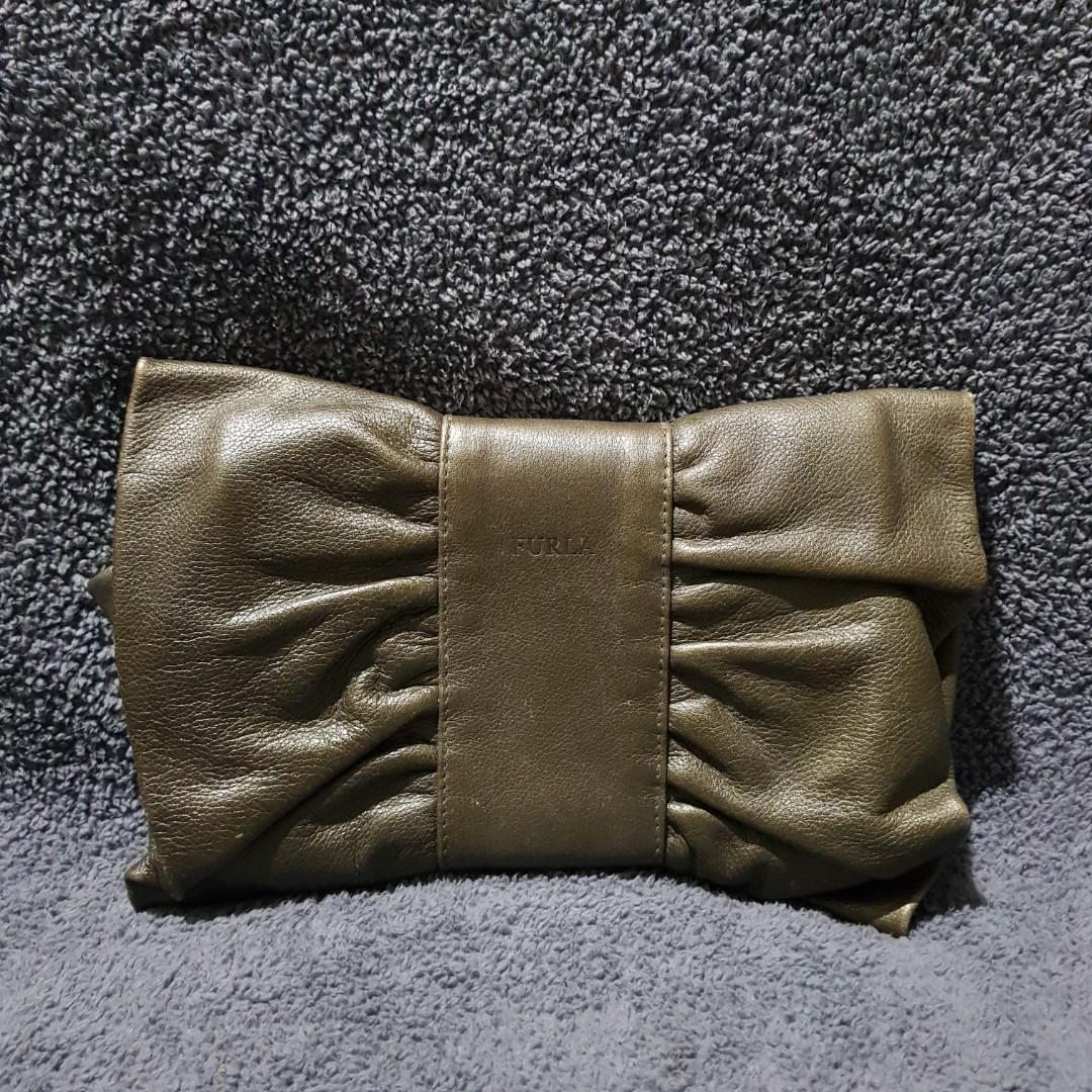 Authentic Furla clutch bag (Category: Luxury Bags & Wallets) located in Manila. Submitted by luxuryitems_ph (Listing ID 1025879028, Image 2). Description: Preloved Furla clutch bag. Kindly check last photo for the flaw due to storage(used twice lang, pwede ipa recolor para di mahalata). Interior is in pristine condition. LAST PRICE ALREADY..