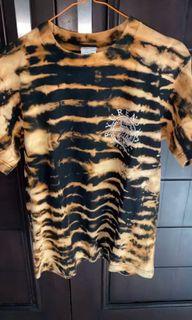 Baju thrift tie dye / tie dye shirt / bukan zara uniqlo h&m bershka
