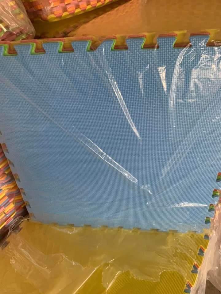Big puzzle mat 60x60 (Category: Other Kids Furniture) located in Quezon City. Submitted by mjrideontoys (Listing ID 1025856565, Image 2). Description: assorted color in 1 pack 4 pcs in 1 pack lp posted u can ship via lalamove or grab.