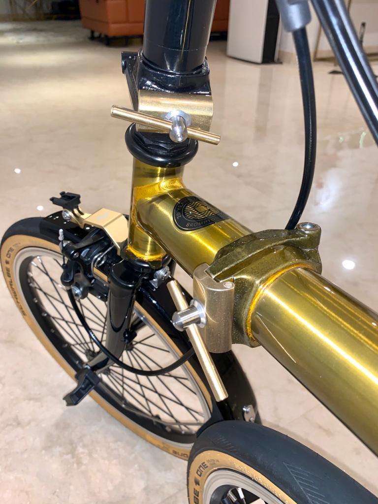 Brompton (Category: Bicycles) located in Singapore. Submitted by mnmxpl (Listing ID 1025858242, Image 3). Description: Asia Gold M6L limited edition, Serial number 135 / 1000, Condition 9.9/10, Laminated Bike Shield, Additional parts: Ti pro as photos, MKS paddle, Box, manual, certificate..