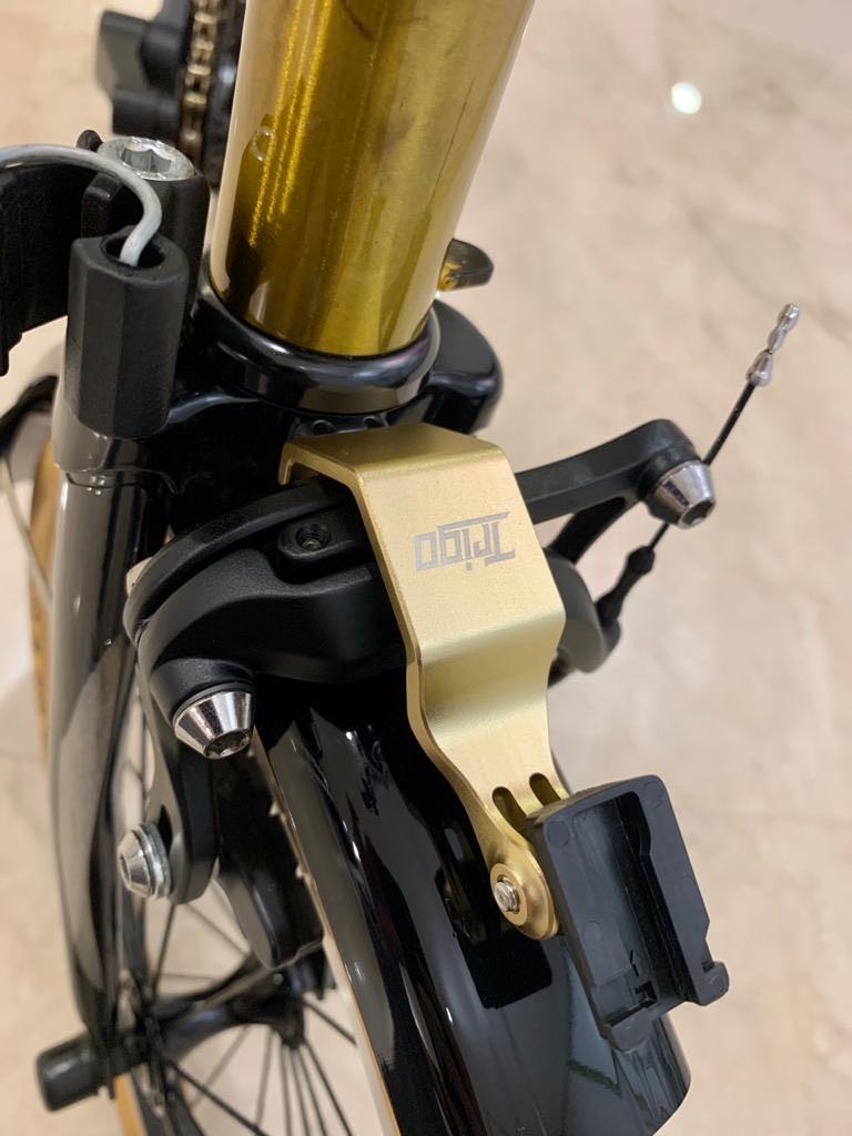 Brompton (Category: Bicycles) located in Singapore. Submitted by mnmxpl (Listing ID 1025858242, Image 5). Description: Asia Gold M6L limited edition, Serial number 135 / 1000, Condition 9.9/10, Laminated Bike Shield, Additional parts: Ti pro as photos, MKS paddle, Box, manual, certificate..