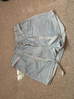 (Category: ) located in . Submitted by secondhand.clothing_ (Listing ID 1025871797, Image 1). Description: .