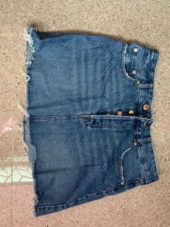 (Category: ) located in . Submitted by secondhand.clothing_ (Listing ID 1025871486, Image 1). Description: .