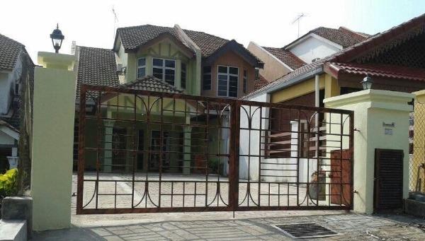 Double Storey Jalan Ampangan Seksyen 8 Shah Alam Property For Sale On Carousell