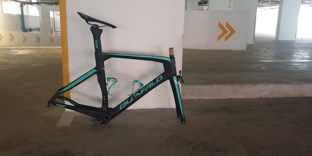 carbon aero bike frame
