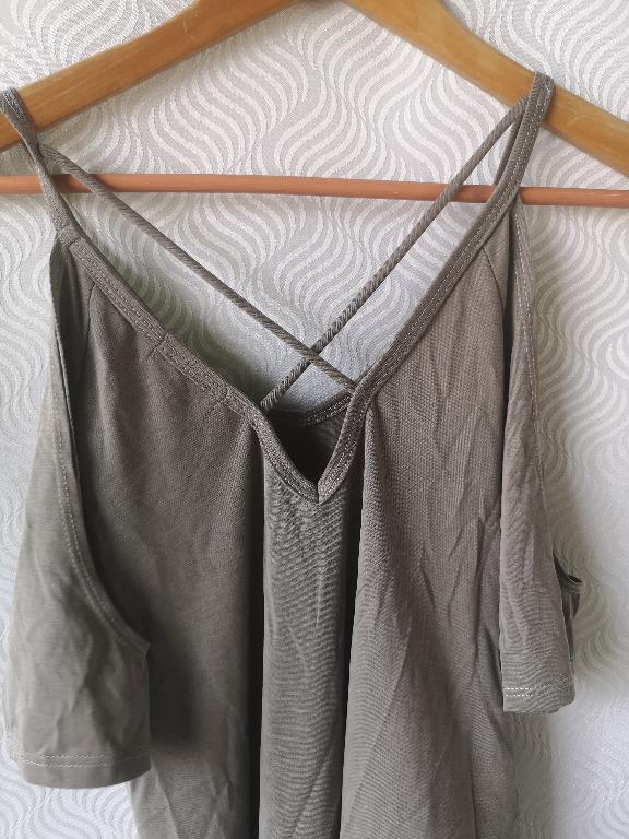 gray off-shoulderr blouse (Category: Blouses) located in Quezon City. Submitted by affordableitemsph (Listing ID 1025911820, Image 1). Description: Never been used. Pasalubong lang po yan from states na na-stock sa cabinet. maganda quality nung tela & yung color din classy. rfs: not my style .