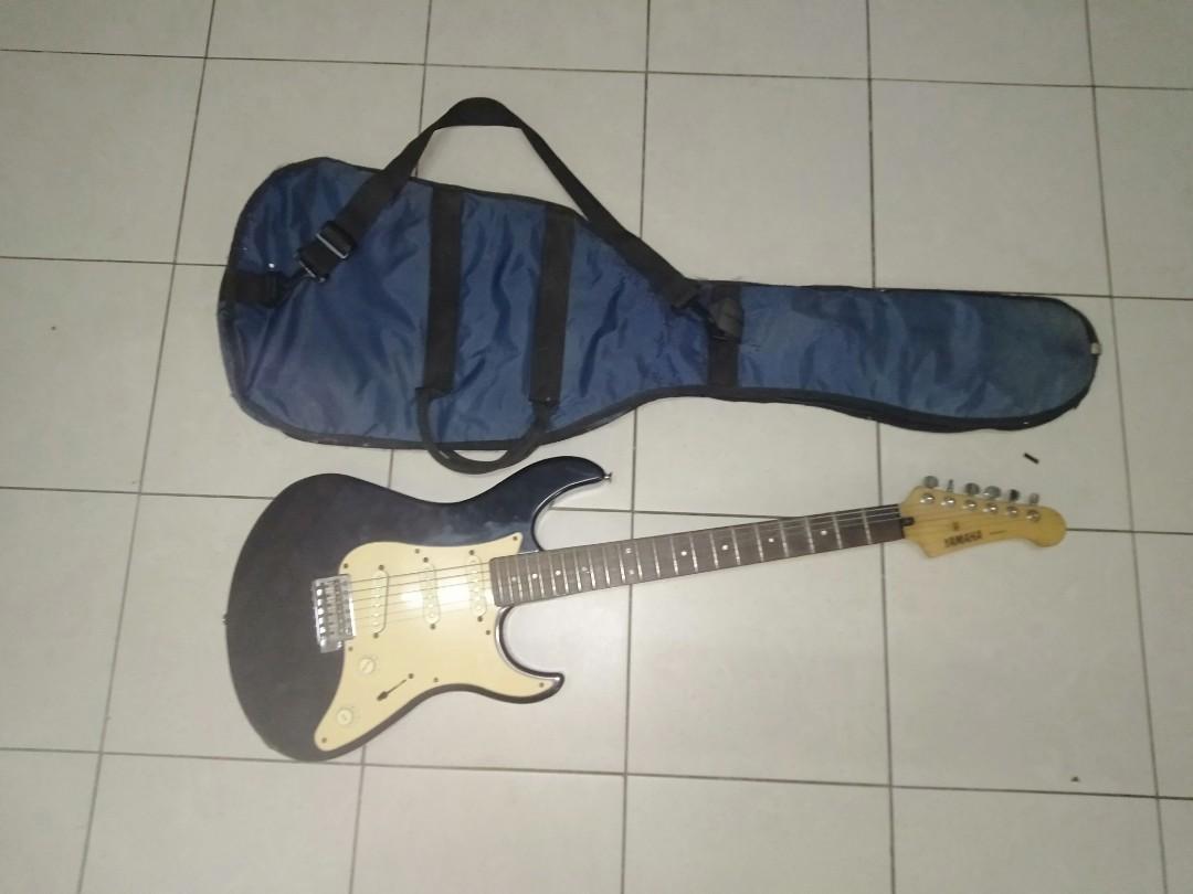 Guitar Yamaha EG303