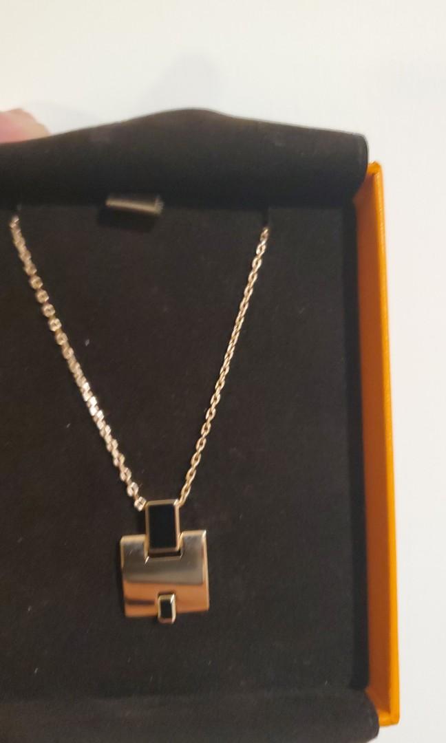 Hermes Eileen pendant Rosegold / black, 名牌, 飾物及配件- Carousell