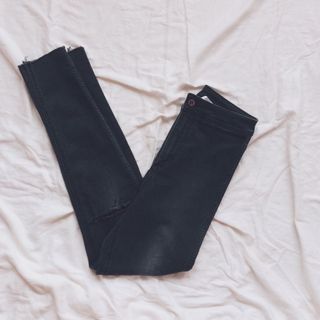 (Category: ) located in . Submitted by clariseee (Listing ID 1025950342, Image 1). Description: .
