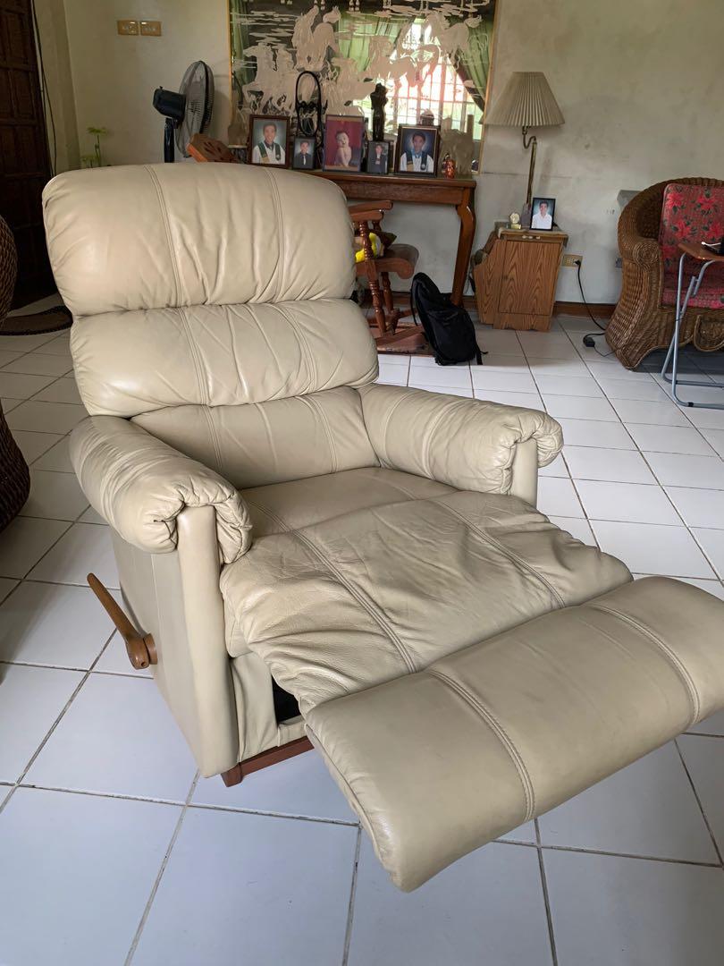 LaZBoy Rialto Leather Recliner Lazy Boy Laz Boy , Furniture & Home Living, Furniture, Sofas on