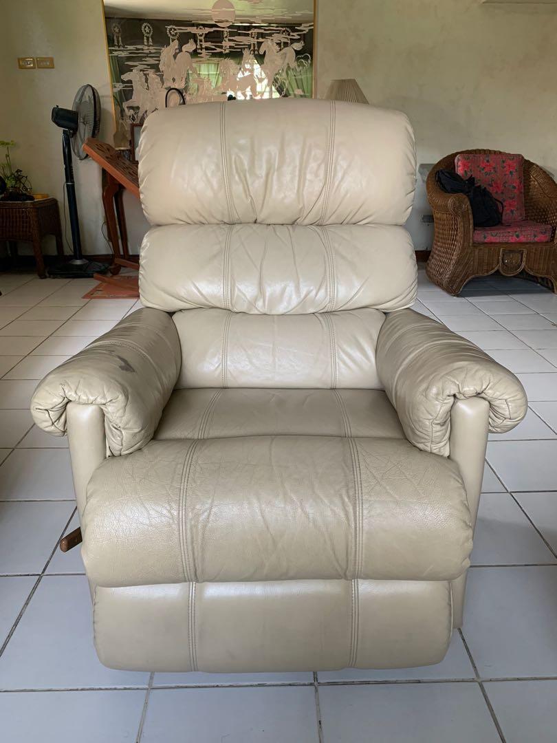 LaZBoy Rialto Leather Recliner Lazy Boy Laz Boy , Furniture & Home Living, Furniture, Sofas on