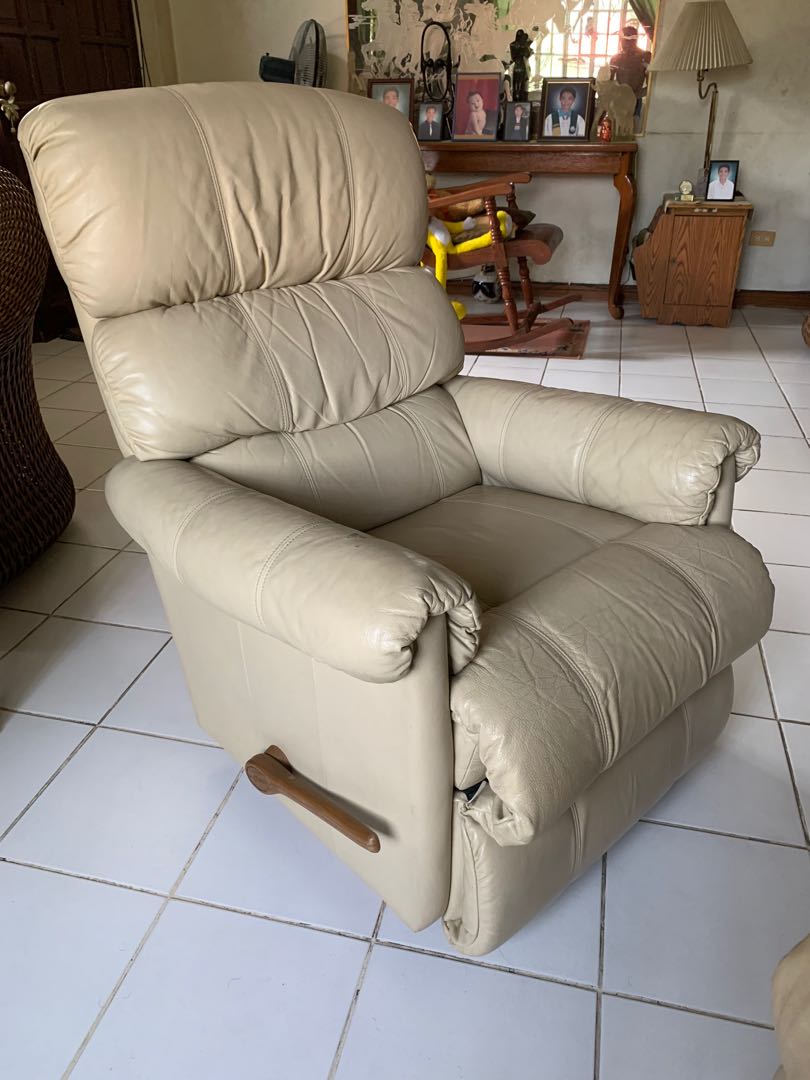 LaZBoy Rialto Leather Recliner Lazy Boy Laz Boy , Furniture & Home