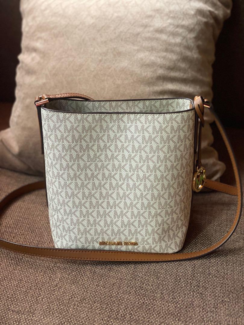 Michael kors kimberly bucket top