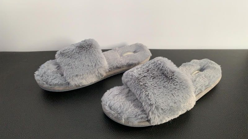 Grey faux fur sales slides