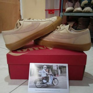 Adidas Swift Run Fesyen Pria Sepatu Sneakers Di Carousell