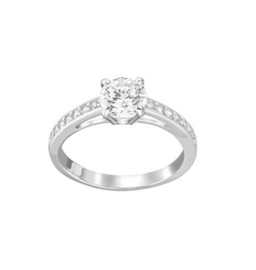 White gold top swarovski ring