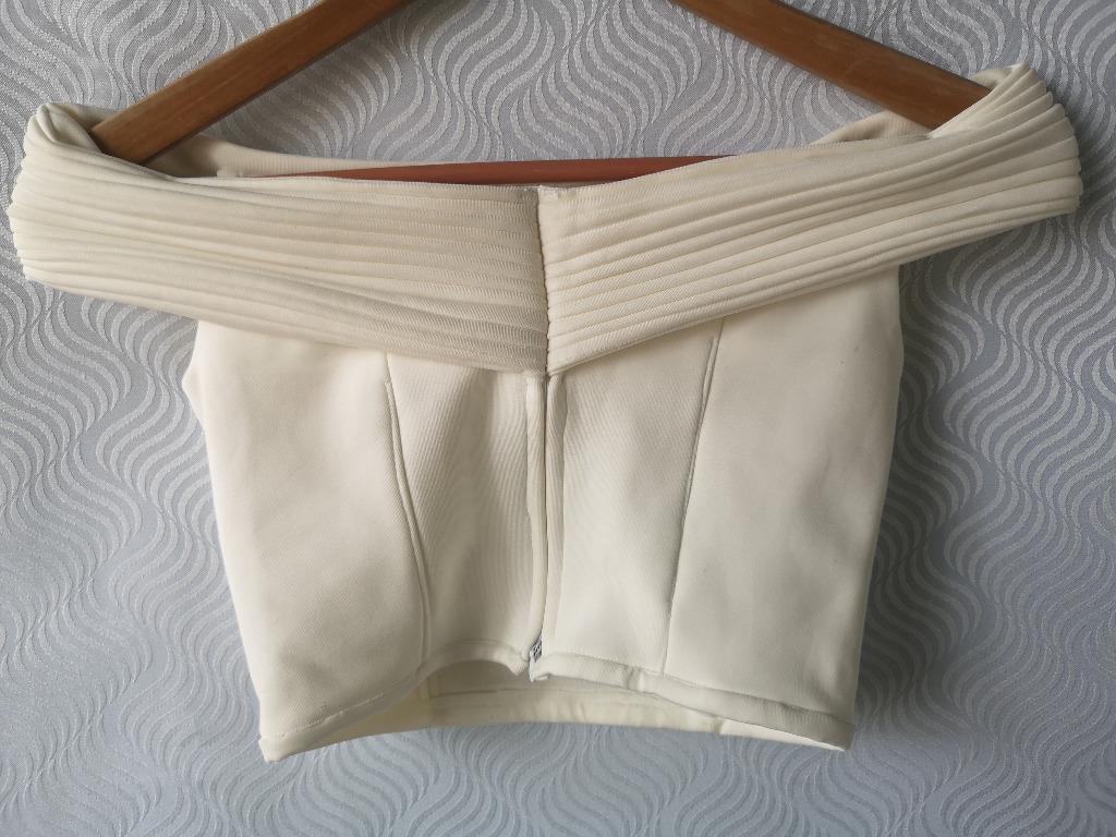 white off shoulder top (Category: Sleeveless) located in Quezon City. Submitted by affordableitemsph (Listing ID 1025924028, Image 2). Description: Used once. Pinang-attend lang sa kasal. Pinatahi namin to. Maganda and makapal tela plus mejo stretchy. Baka magamit nyo pa..