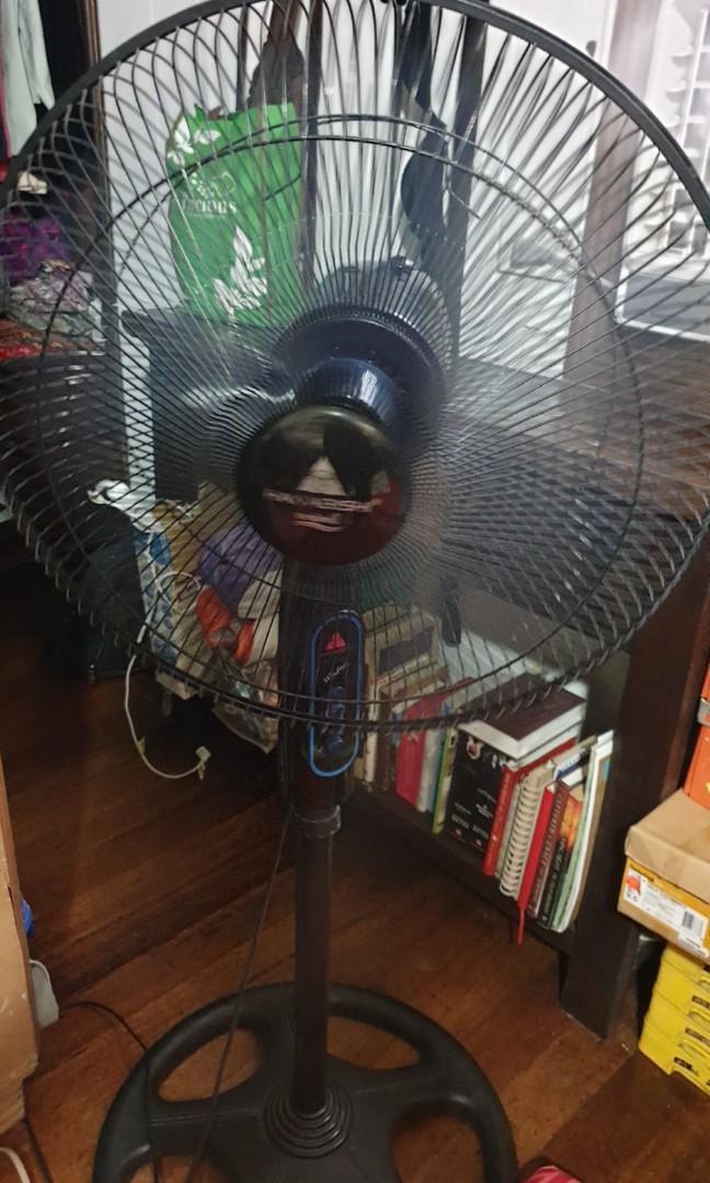 Hanabishi stand fan (Category: Fans) located in Mandaluyong City. Submitted by jc.regala (Listing ID 1026236778, Image 3). Description: Prestine condition. Well maintained.