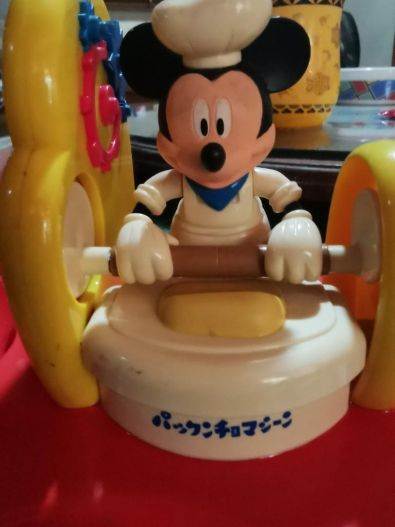 Baker Mickey Mouse (Category: Bakeware) located in Quezon City. Submitted by belikabim2014 (Listing ID 1026075669, Image 3). Description: Mickey mouse baking set up with lever to move mickey Sold as is no other accessorirs 5 inches high x 10 inches long Shpng via courier of choice under buyers account Payment advanced by rider.