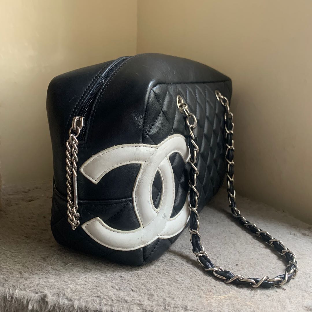 chanel vintage quilted shoulder bag