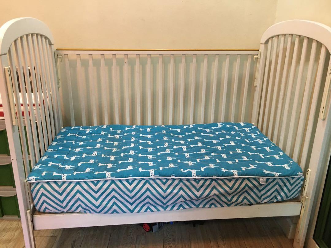 Delta Luv Crib 3 in 1, Babies & Kids, Baby Nursery & Kids Furniture