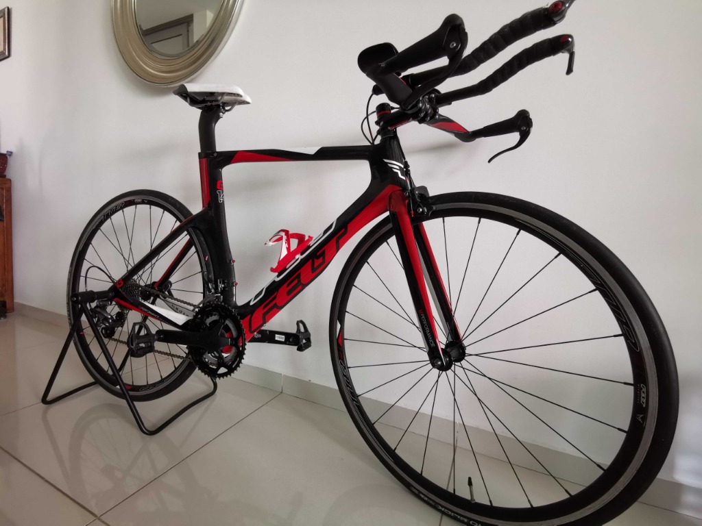 Felt b14 sale triathlon bike