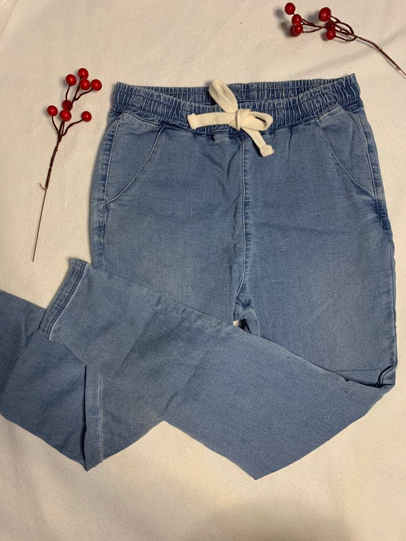 Jogger pants (Category: Other Bottoms) located in Quezon City. Submitted by declutterwitheli_mnl (Listing ID 1026246946, Image 2). Description: Good as new✔️ No flaws✔️ Selling this for a very low price. Grab it now! Feel free to ask the seller for more details! Thank you!.