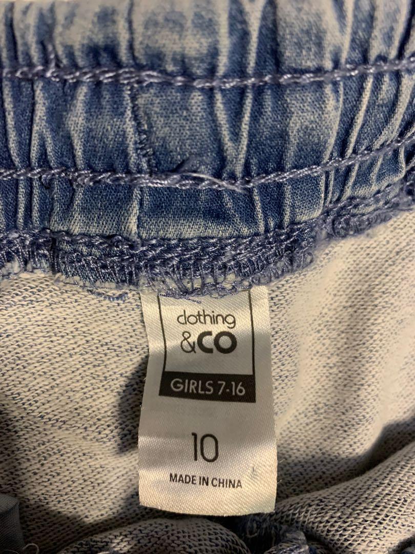 Jogger pants (Category: Other Bottoms) located in Quezon City. Submitted by declutterwitheli_mnl (Listing ID 1026246946, Image 3). Description: Good as new✔️ No flaws✔️ Selling this for a very low price. Grab it now! Feel free to ask the seller for more details! Thank you!.