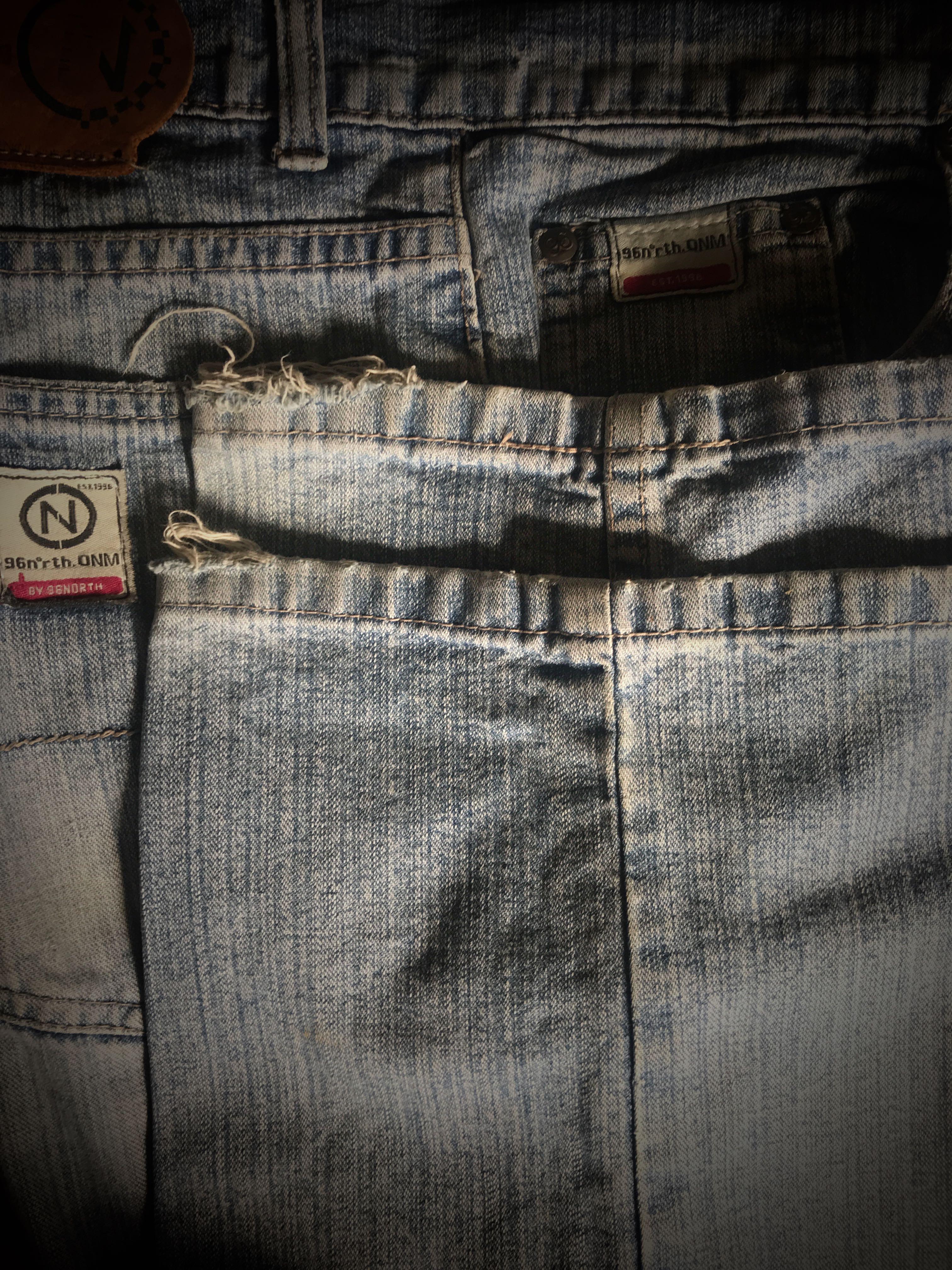 Men’s Preloved Jeans (Category: Jeans) located in Quezon City. Submitted by igraine_21 (Listing ID 1023646174, Image 3). Description: •PLEASE MANAGE YOUR EXPECTATIONS as these are PRELOVED items with signs of usage; some have minimal flaws and discolorations. **Photo may slightly vary from actual item due to camera lighting. GUC Blue denim Straight leg; Regular fit; Mid-Rise Size 30 Length 42 in. RFS: Decluttering some of my hubby’s personal used