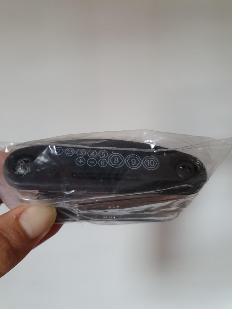 Multi tool (Category: Parts & Accessories) located in Singapore. Submitted by vis_v (Listing ID 1026107258, Image 2). Description: as per above. bought extra! #bicyle #roadbike #roadie #tool #saddlebag #mtb #mountainbike.