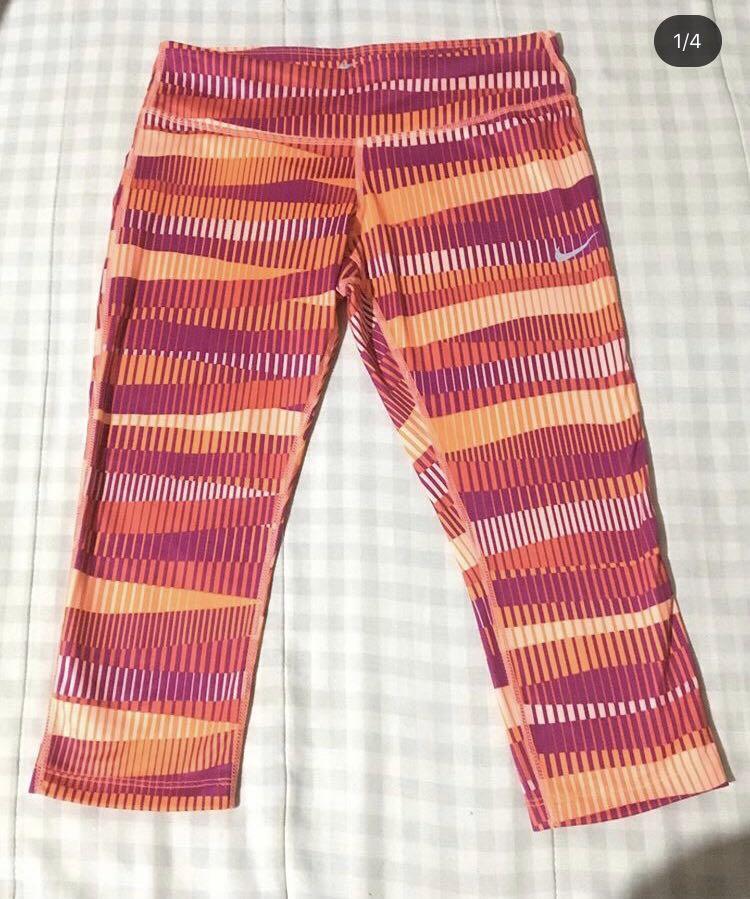 Nike Leggings (Category: Activewear) located in Pasay City. Submitted by v_nav (Listing ID 1026128139, Image 2). Description: Size small No issues, like new. Very nice color in actual..