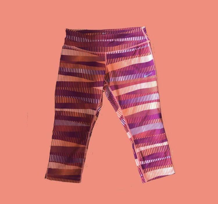 Nike Leggings (Category: Activewear) located in Pasay City. Submitted by v_nav (Listing ID 1026128139, Image 1). Description: Size small No issues, like new. Very nice color in actual..