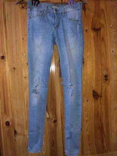 pull & bear blue ripped jeans
