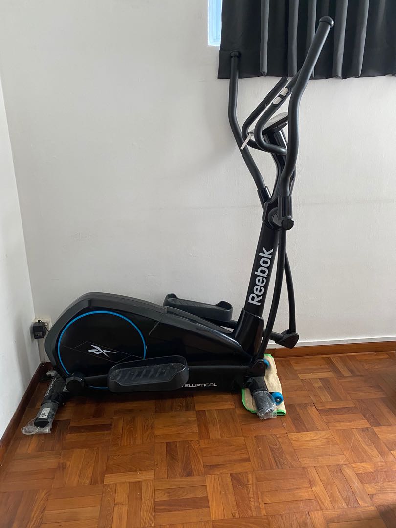Reebok ZR10 elliptical Cross Trainer, Sports Equipment, Exercise Fitness, Cardio & Fitness Machines on Carousell