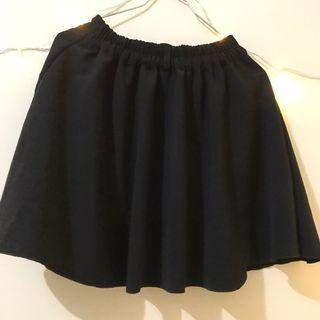 Rok rempel hitam (flare skirt)