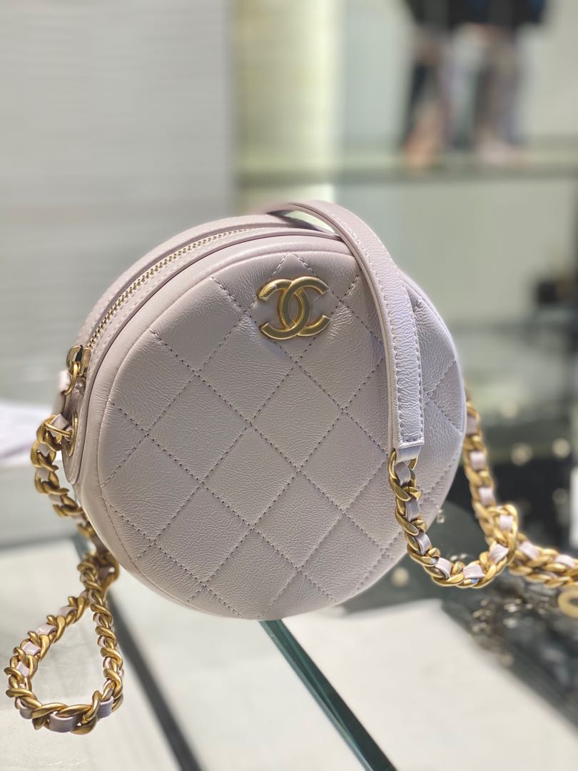 Authentic BNIB CHANEL 20A Small Round Clutch Bag with chain in LILAC