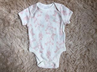 (Category: ) located in . Submitted by ask.mafwardrobe (Listing ID 1026412478, Image 1). Description: .